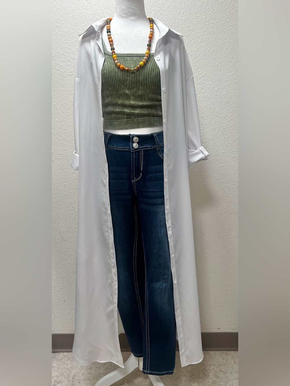 Elegant White Long-Sleeve Button-Front Shirt Dress - Picture 5 of 9